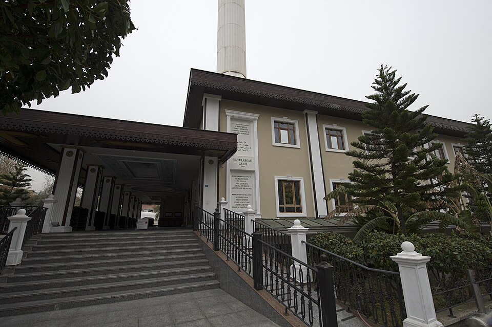Kuyularonu Mosque